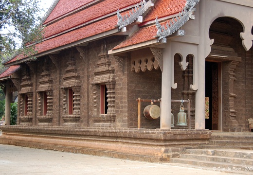 Wat Phrathat Doi Pu Khao