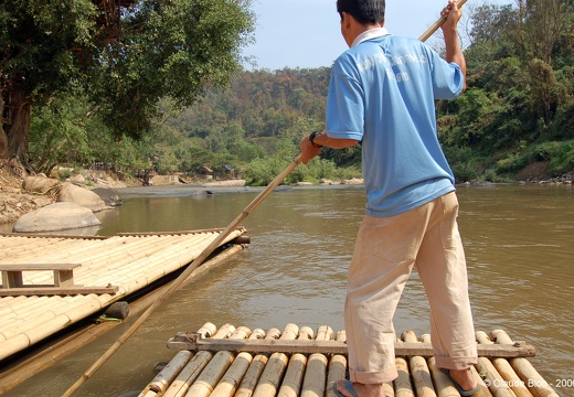 Rafting bambou sur la rivère Mae taeng